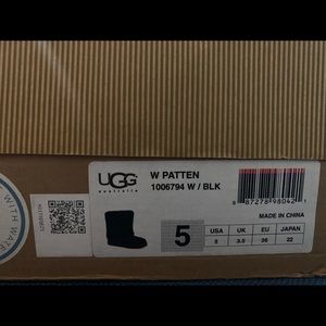 Black Patten Ugg’s size 5 with box!
